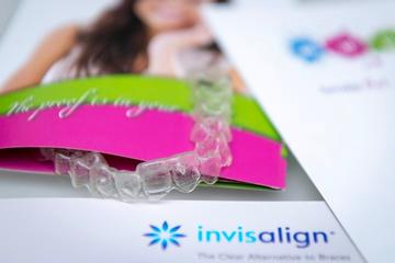 Ταξιδεύοντας με τους διαφανείς νάρθηκες Invisalign - Χρήσιμες συμβουλές