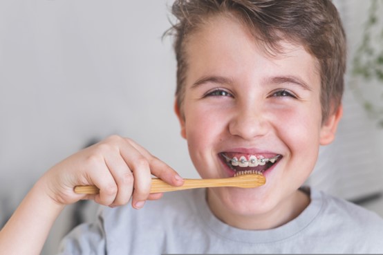 Γιατί οι Σχολικές Αργίες είναι Ιδανική Περίοδος για να Φορέσει το Παιδί σας Σιδεράκια